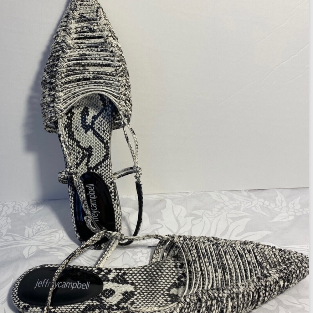 ~NWT~JEFFREY CAMPBELL - Flat Snake Sandal - SZ 8